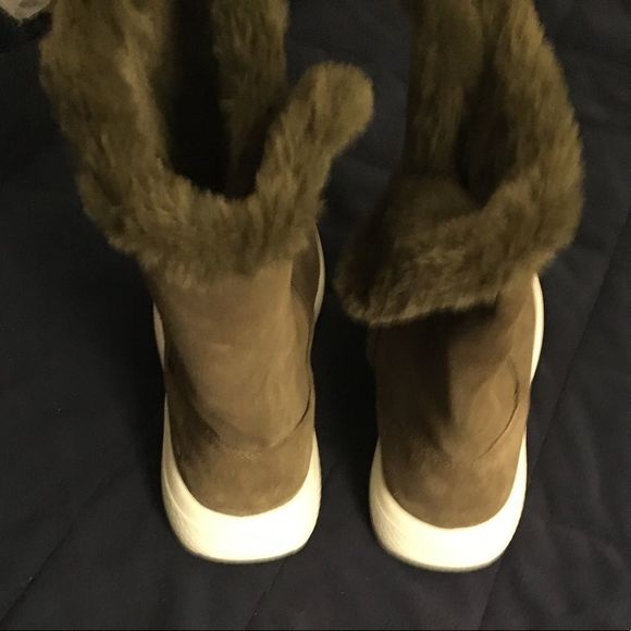 NWOT $75 Skechers | Gogowalk Suede Boots with Faux Fur Lining in Olive Green - Picture 6 of 9